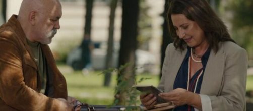 Guzide e Sezai in Tradimento © screenshot Canale 5.