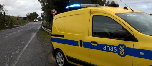 Automobile con logo Anas © Anas.