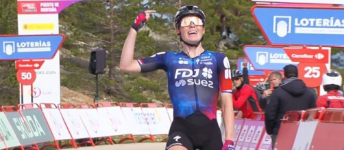 Demi Vollering, campionessa di ciclismo femminile – © Screenshot Eurosport.