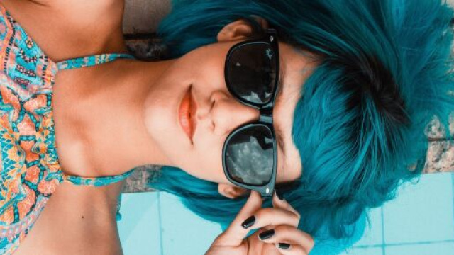 Ragazza in blu – © Immagine di Pixabay.
