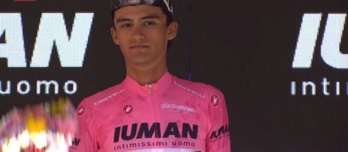Isaac Del Toro è la maglia rosa del Giro d'Italia - © Screenshot Eurosport