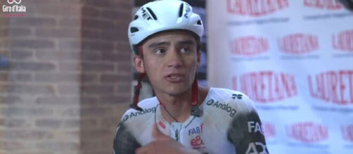 Isaac Del Toro all’arrivo a Siena – © Screenshot Eurosport.
