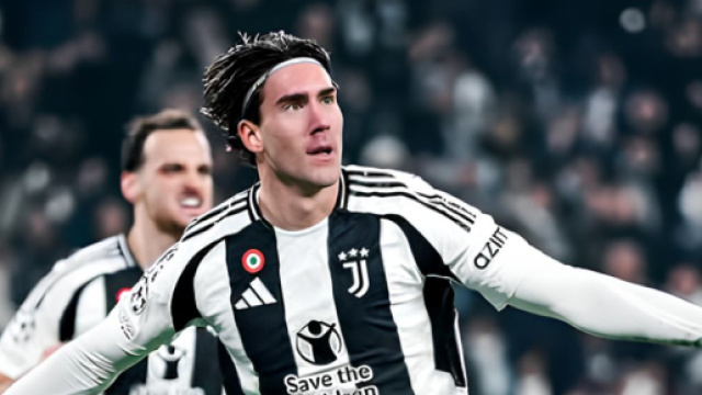 Dusan Vlahovic con la maglia della Juventus &copy; Instagram