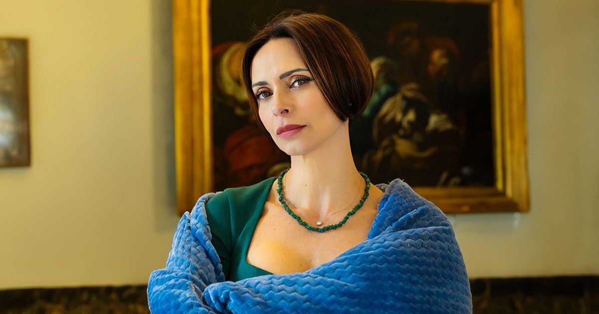 Un posto al sole, trame al 9 maggio: Elena ottiene un ruolo da dirigente a Radio  Golfo 99