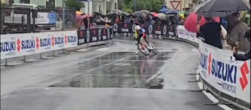 La caduta di Egan Bernal – © X / Nicolás Borrás C.