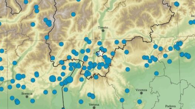 Terremoto in Trentino: la stella indica l’epicentro, i pallini blu i terremoti registrati nell’area dal 1985 a oggi © INGV.