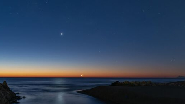 Mare con cielo stellato-© Pexels