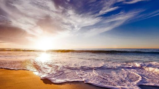 Tramonto sulla spiaggia (©pixabay.com)