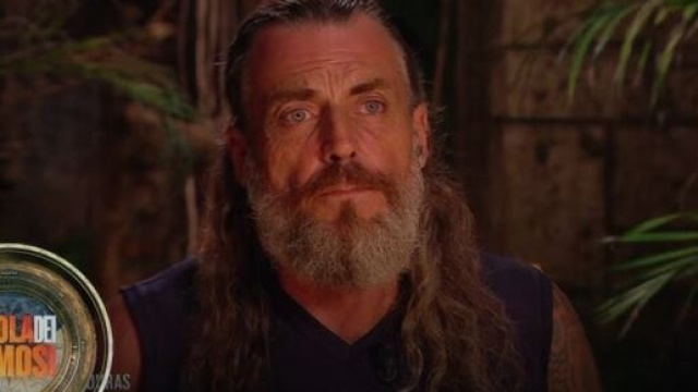 Mirko Frezza all'isola dei famosi © Mediaset.