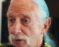 Patch Adams compie 80 anni: il medico che ha portato la clownterapia negli ospedali