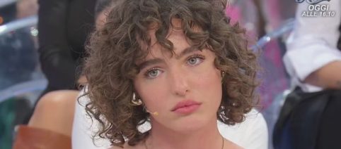 Uomini e donne, Chiara Pompei su Instagram: 'Sono chiusa in una clinica psichiatrica'