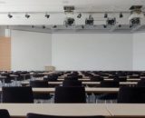Un'aula vuota utilizzata per i concorsi pubblici - Foto © Pexels