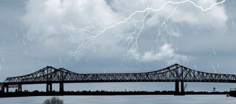 Meteo fino al 6 maggio: a Firenze, Milano e Roma allerta arancione per temporali e pioggia