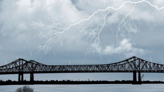 Cielo con fulmini e pioggia &copy; Pixabay