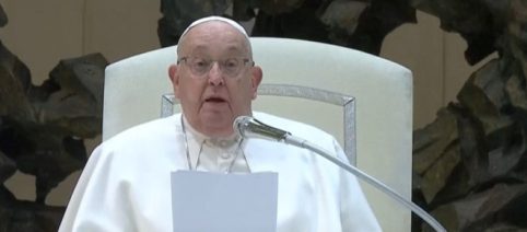 La papamobile di Papa Francesco diventa un'ambulanza donata alla Striscia di Gaza