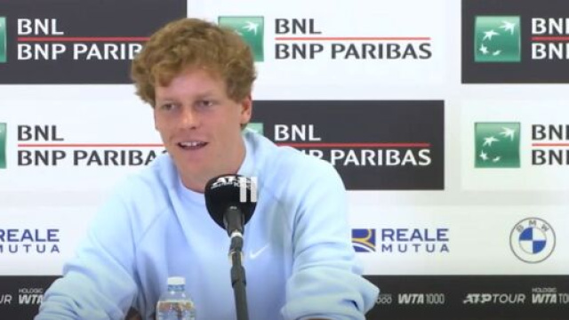 Jannik Sinner in conferenza stampa a Roma - © screenshot Sky Sport.