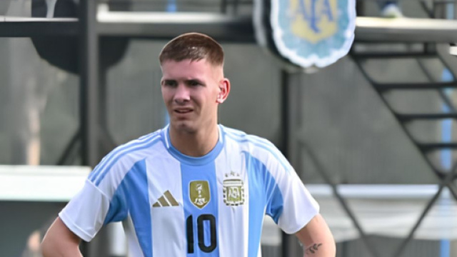 Franco Mastantuono con la maglia dell'Argentina © profilo Instagram franco.mastantuono.