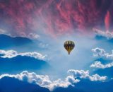 Una mongolfiera in cielo (© pixabay.com)