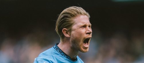 De Bruyne esulta in campo © profilo Facebook.