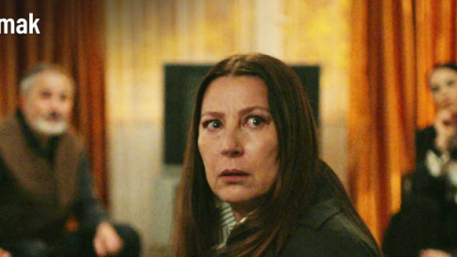 Vahide Percin (Guzide) in una scena di Tradimento. Screenshot Aldatmak © Atv