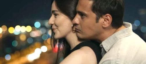 Nella foto, Oylum e Tolga in una scena di Tradimento – Screenshot © Canale 5.