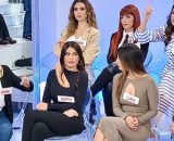 Le dame del parterre del trono Over - screenshot © Canale 5.