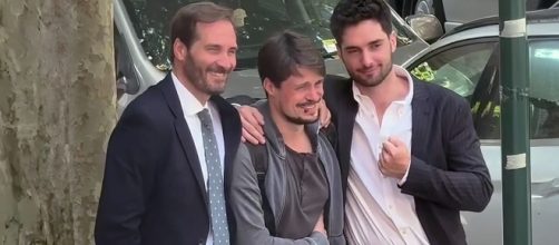 Un posto al sole, nuove trame: Gianluca ha il volto ferito, ma rivede suo  padre a Napoli
