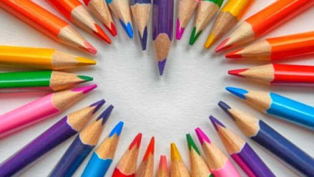 Delle matite colorate (© pixabay.com)