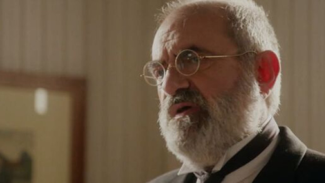 Il personaggio di Romulo in una scena de La Promessa © Mediaset.