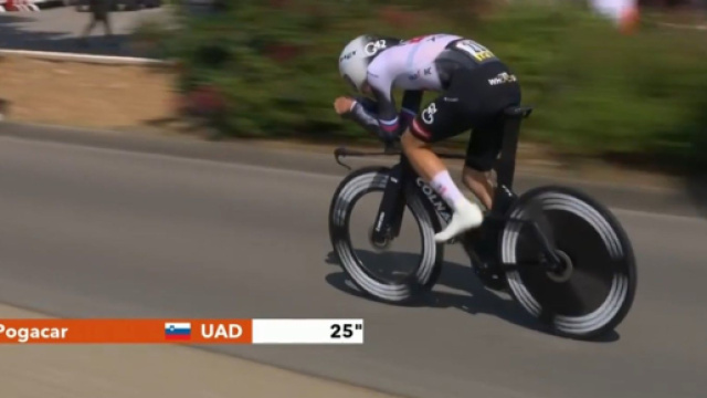 Tadej Pogacar nella crono del Delfinato - © Screenshot Eurosport
