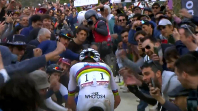 Tadej Pogacar © Screenshot Eurosport