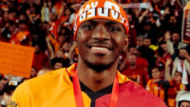 Victor Osimhen con la maglia del Galatasaray © X