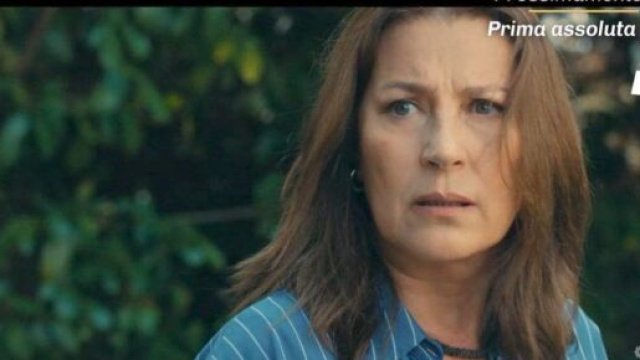 Guzide in una scena di Tradimento © Mediaset.