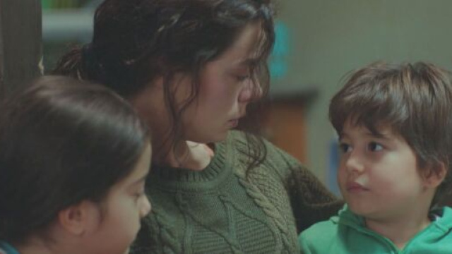 Bahar, Doruk e Nisan in La forza di una donna – Screenshot © Canale 5.