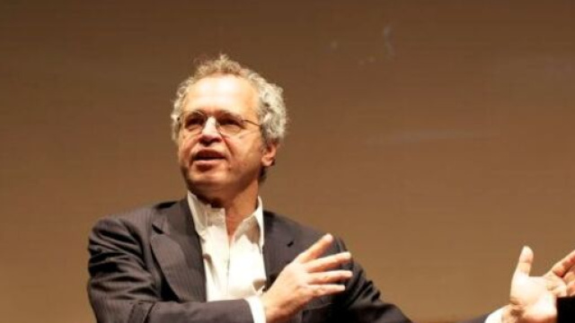 Il giornalista Enrico Mentana durante un incontro pubblico © Wikimedia Commons