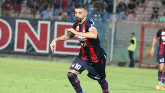Il centrocampista del Crotone, Mattia Vitale - © Facebook / FcCrotone