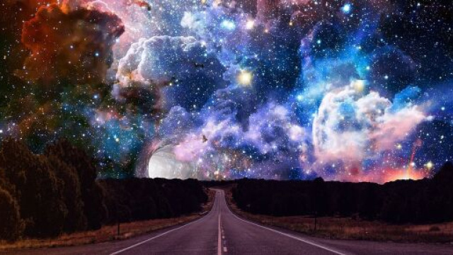 Strada sotto un cielo stellato (© pixabay.com)