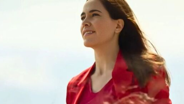 Esther durante una posa di Ritorno a Las Sabinas. &copy; Rai