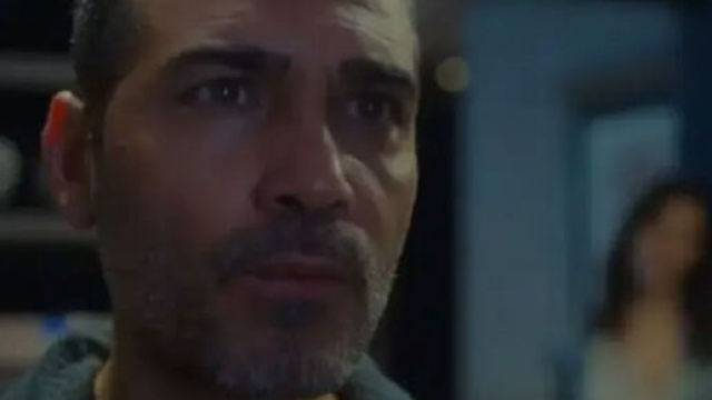 Nella foto, Sarp de La forza di una donna – Screenshot © Canale 5.