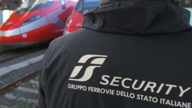 Operatore della sicurezza in stazione - © Fs Security.