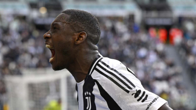 Randal Kolo Muani esulta dopo un gol © X