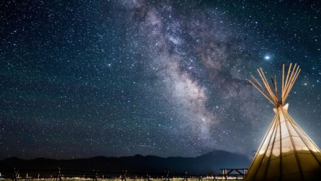 Capanna con cielo stellato-© Pexels