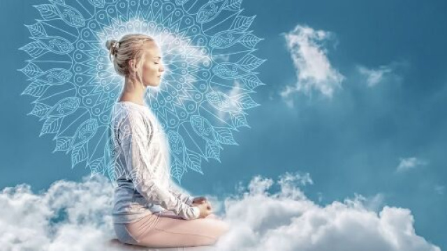 Figura femminile in meditazione karmica - © Pixabay IA.