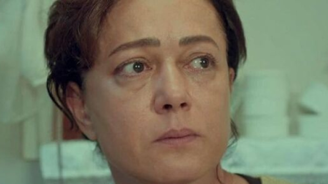 Il personaggio di Hatice in una scena de La Forza di una donna © Mediaset.
