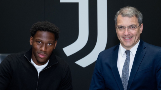 Jonathan David e Damien Comolli © Juventus