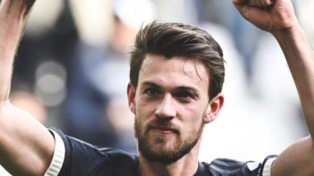 Daniele Rugani esulta dopo un gol con la maglia della Juventus © Juventus