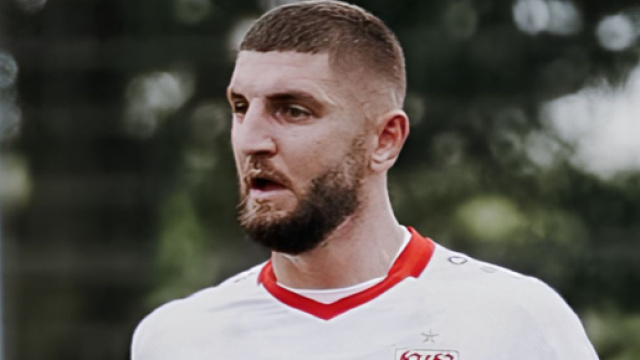 Jeff Chabot con la maglia dello Stoccarda © profilo Instagramjeff_le_chabot