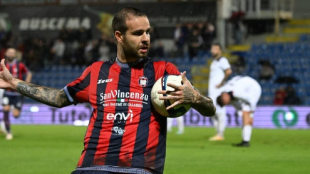 L'attaccante del Crotone, Marco Tumminello © Facebook