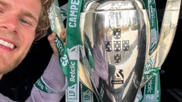 Morten Hjulmand con la coppa della Primeira Liga ©️ Instagram