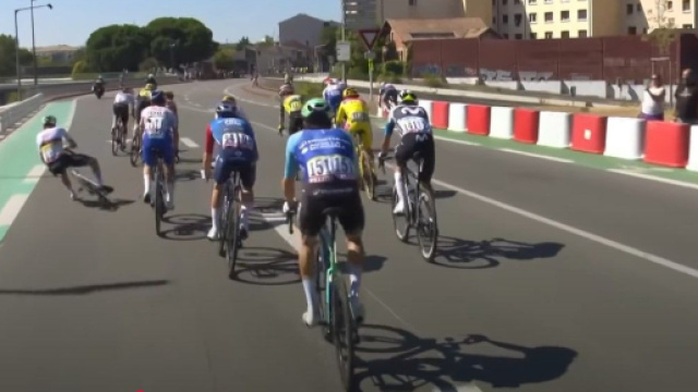 La caduta di Tadej Pogačar – © Screenshot Eurosport.